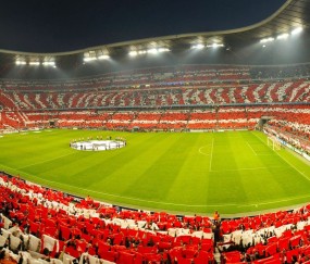 开云体育中国-赛道上的红与银，梅赛德斯鏖战迈凯伦，维斯塔潘带队取胜