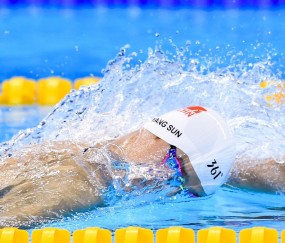 开云体育官方网站-布伦森，F1街道赛之夜的破壁人，唯一性让他从追逐者变为传说