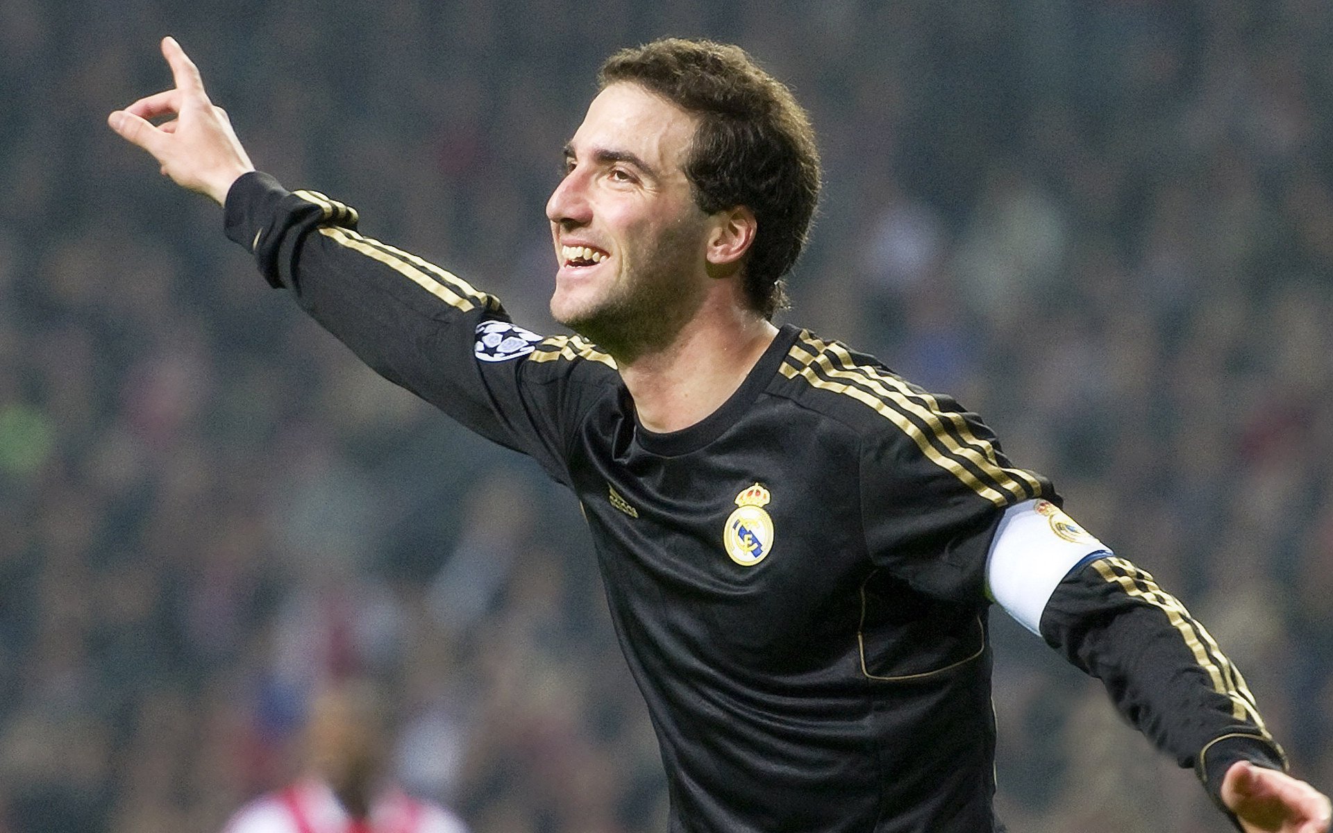 厄德高贡献制胜表现，伊朗鏖战乌克兰，一场跨越足球的坚韧对话